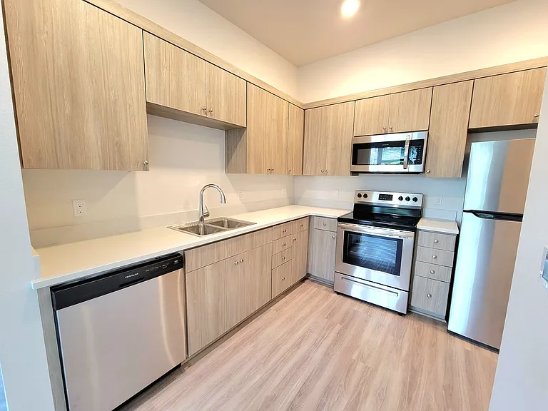 Vibrant Studio Apartment - Belmont St — Photo 15