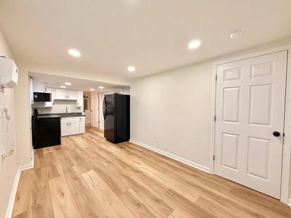 433 Lindsay St #B, Kernersville, NC 27284