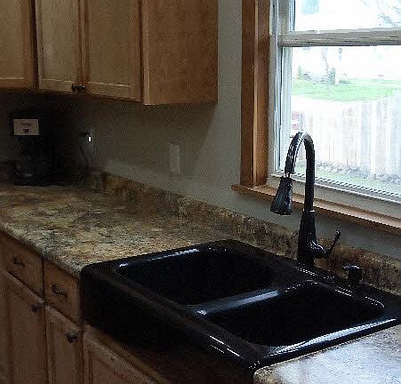 5th image of 711 N Dewitt St