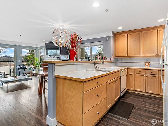 5th image of 15325 Sunwood Boulevard #B304