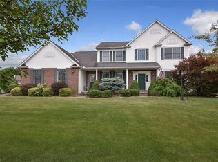 7012 Shadetree Ct, Olmsted Township, OH