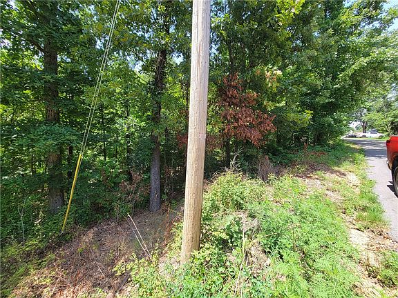 3rd image of Cromer Dr #15
