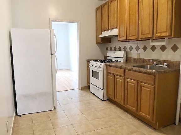 4th image of 23-77 38th St #L1