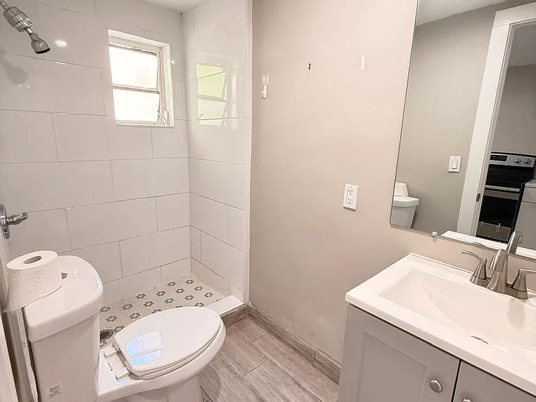1151-1159 NE 18th St #1-5-2 — Photo 5
