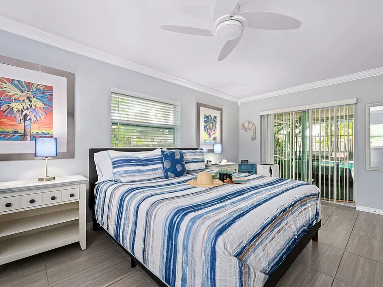Bayview Dr — Photo 37