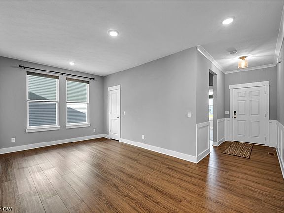 3rd image of 8896 Firethorne Dr