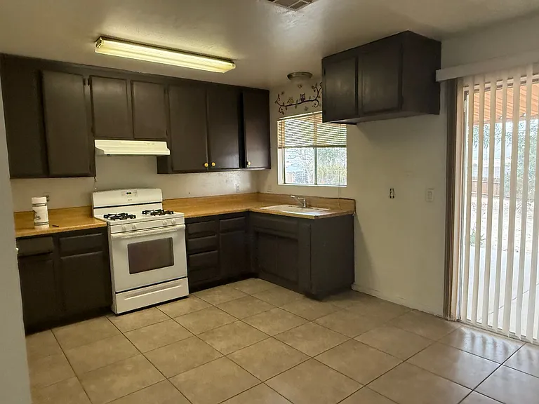 15991 N Culver Rd — Photo 34