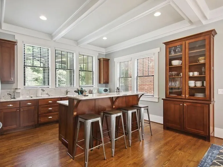 519 N Highland Ave NE — Photo 8
