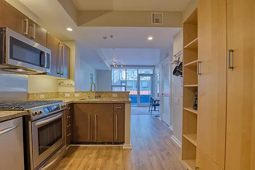 321 10th Ave #1003 Photo 1