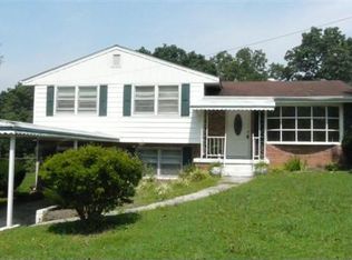 201 Hilltop Rd, La Follette, TN 37766