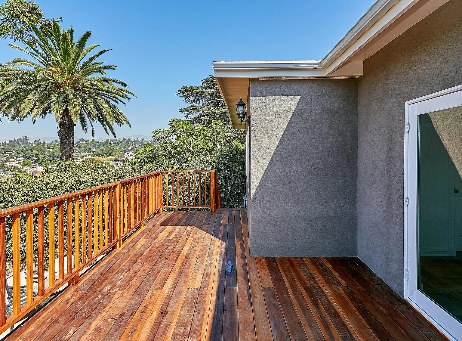 1603 Sargent Pl — Photo 3