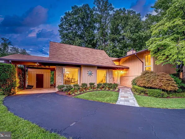 7802 Wincanton Ct, Falls Church, VA 22043