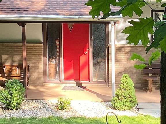 2nd image of 736 Johnston Dr