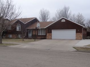 500 Stuttgart Dr, Bismarck, ND 58504