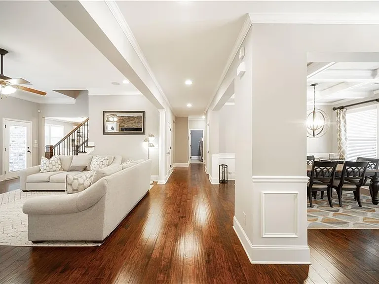 7740 Stratford Ln — Photo 4