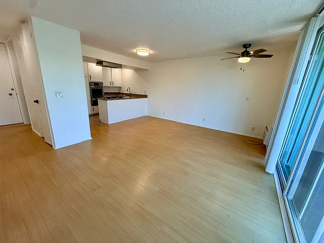 1617 N Poinsettia Place