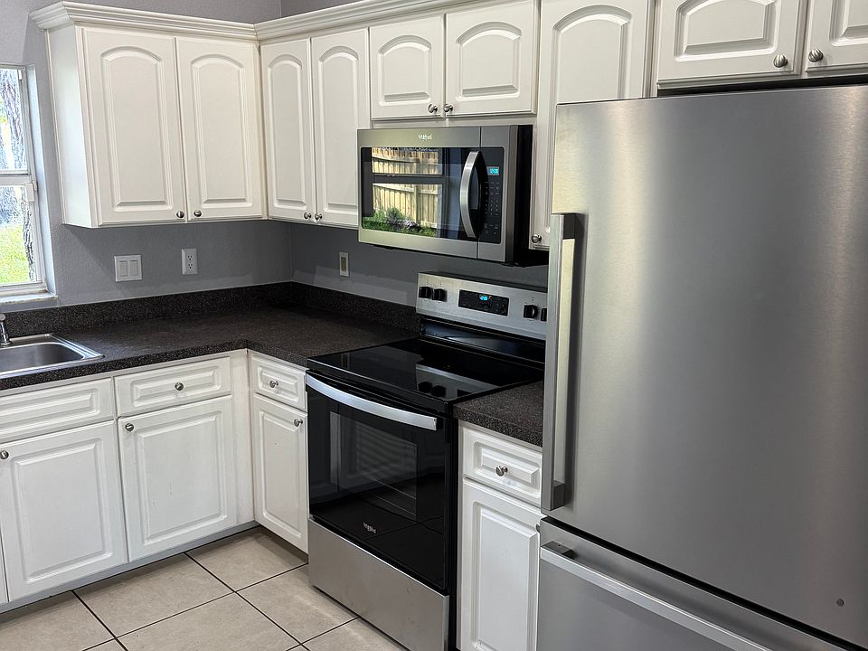Kitchen with Stainless Steel Matching Appliances