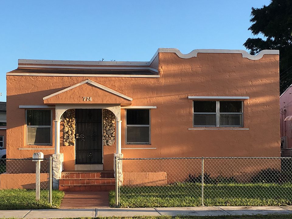 Very Spacious 4 Bedroom / 2 Full Bathrooms Single-Family House with Central AC (1,548 sqft) - Front Entry / Street View