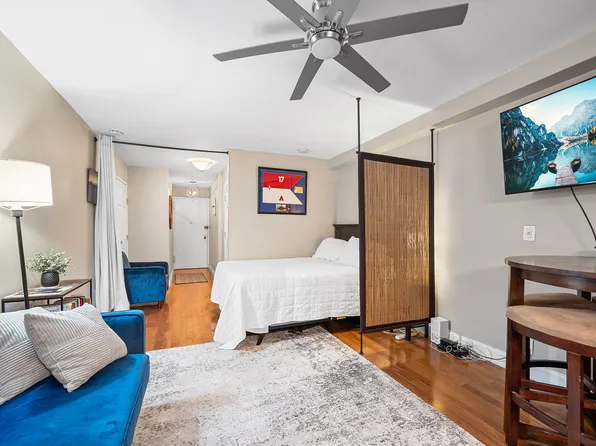 305 East 40th Street image 2 of 19