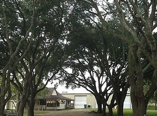 607 Doris St, El Campo, TX 77437