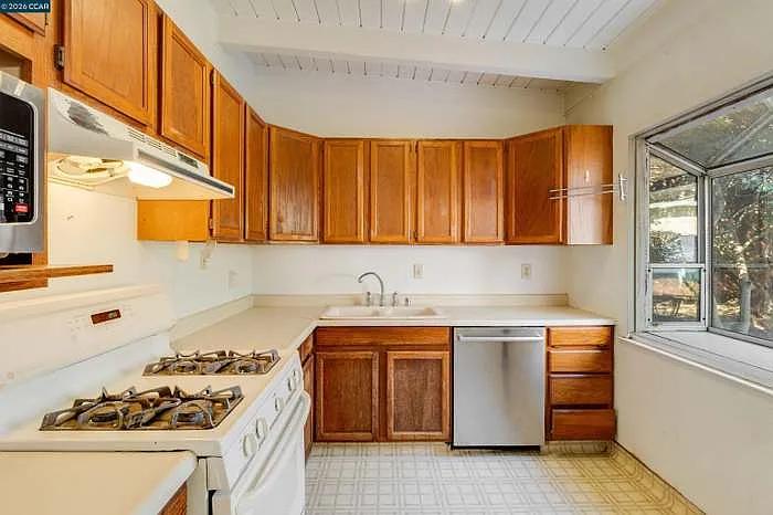208 Los Gatos Ave — Photo 8