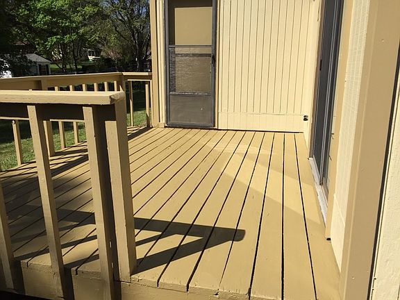 DECK ENTRANCE TO MUDROOM