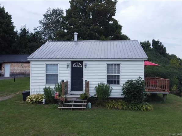 22 Todd St, Nackawic, NB E6G 1B8