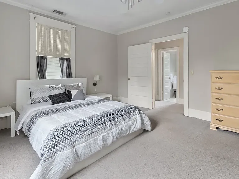2 Bedroom in Shandon — Photo 5
