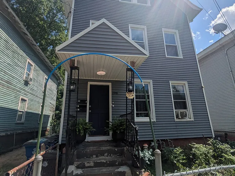 198 Wolcott St #2B — Photo 6