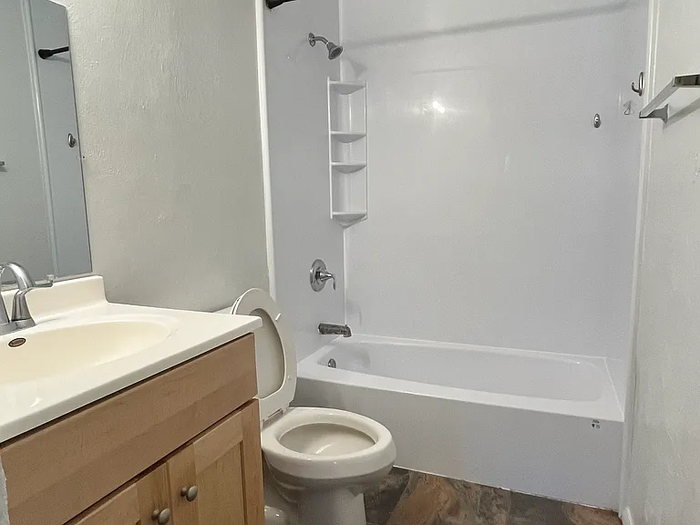 206 Homestead Ave — Photo 5