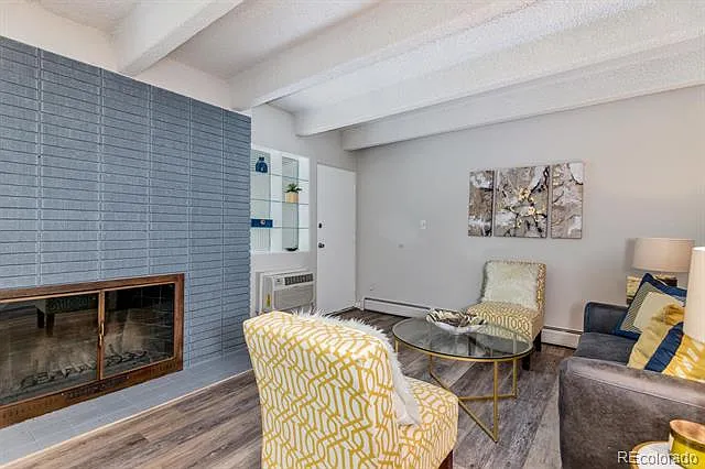 2 bed, 766 sqft, $1,690 — Photo 2