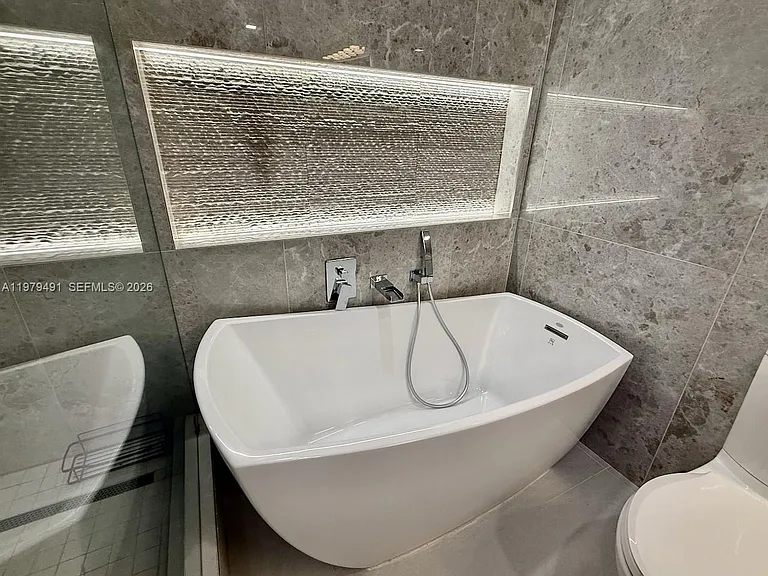 900 Bay Dr #524 — Photo 29