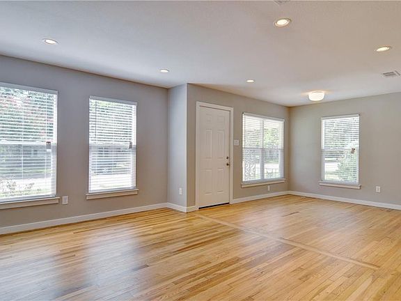 5th image of 3436 Brady Ave