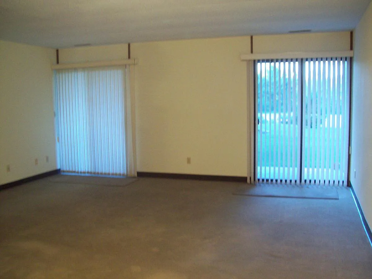 2 bed, 1.5 bath, 900 sqft, $1,050 — Photo 2
