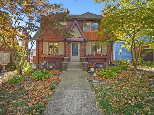 9 Broadway Pl, Normal, IL 61761