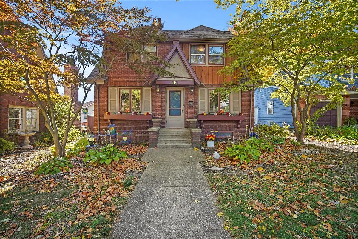 9 Broadway Pl photo 1