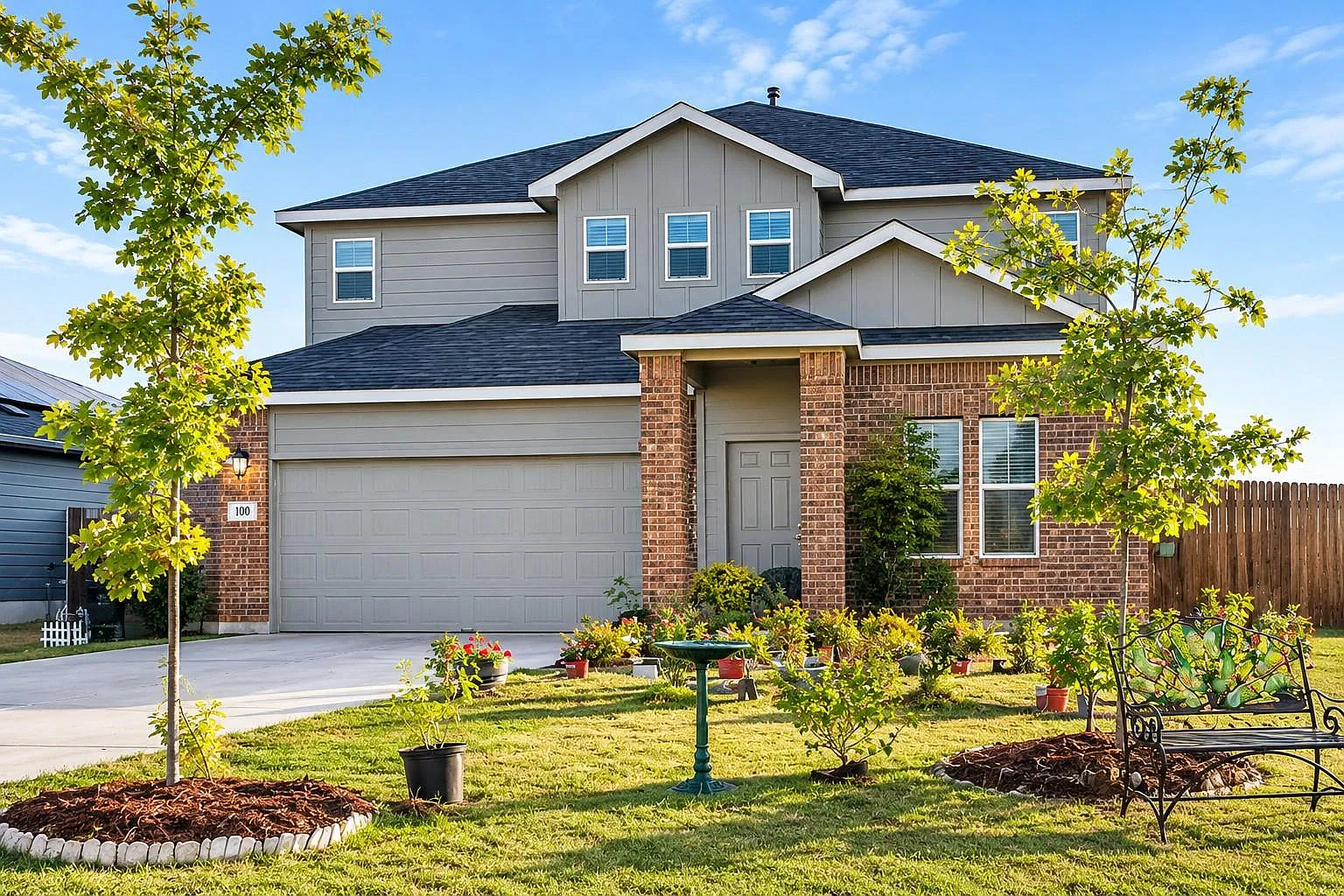 4 bed, 2.5 bath, 2516 sqft, $5,200 — Photo 1