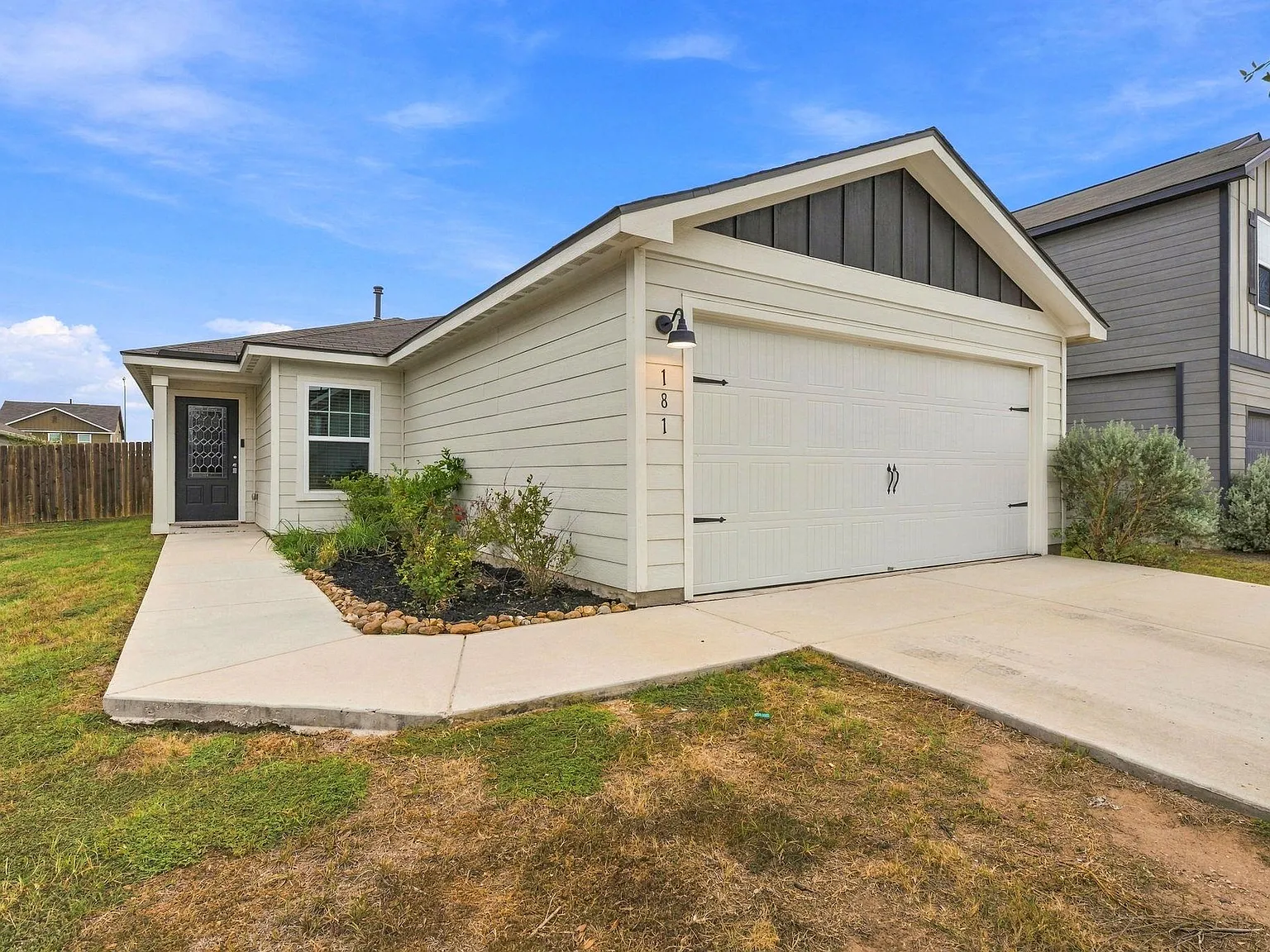 3 bed, 2.0 bath, 1076 sqft, $1,700 — Photo 2