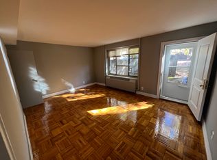 60-17 194th St #F, Fresh Meadows, NY 11365