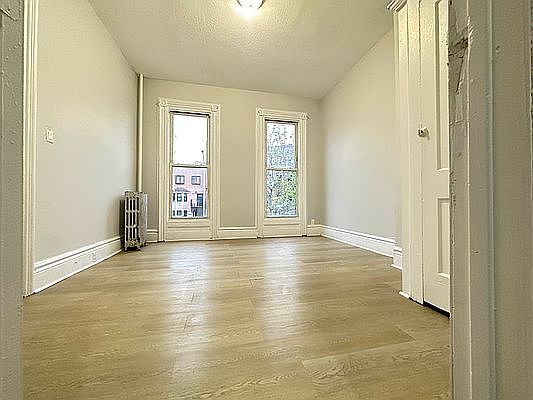 1st image of 35 Vernon Ave #2