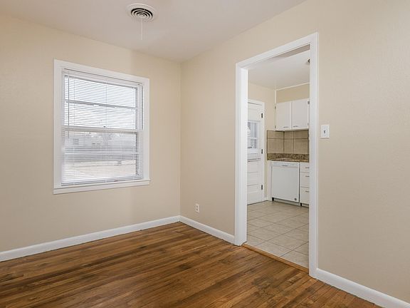 4th image of 106 N Palo Duro St