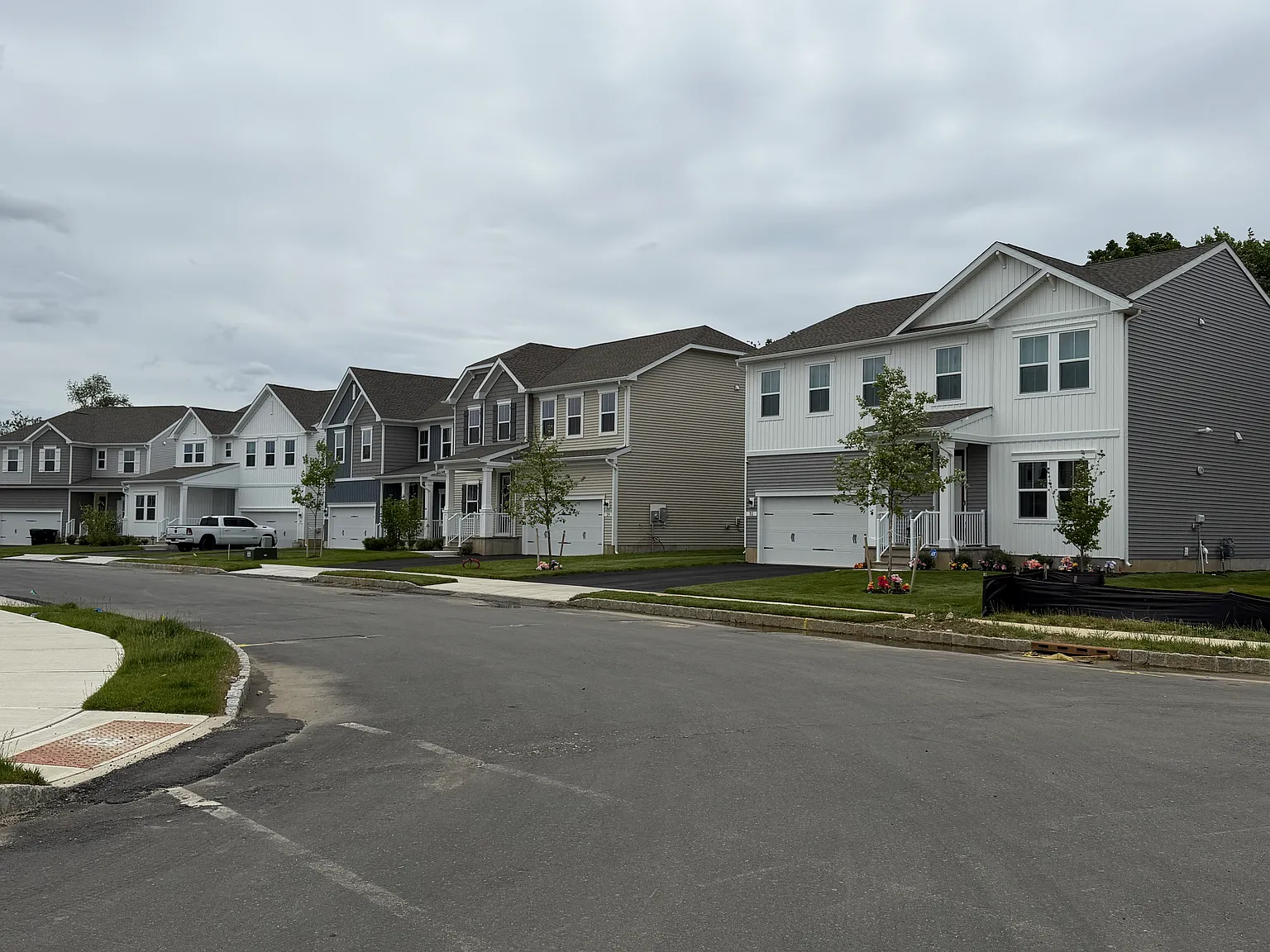 4 bed, 3.5 bath, 2313 sqft, $4,250 — Photo 3