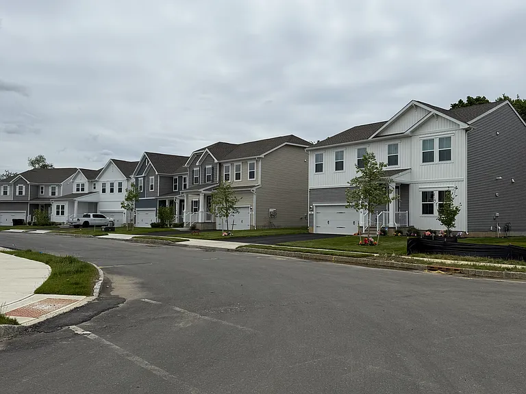 27 Butternut Dr — Photo 3