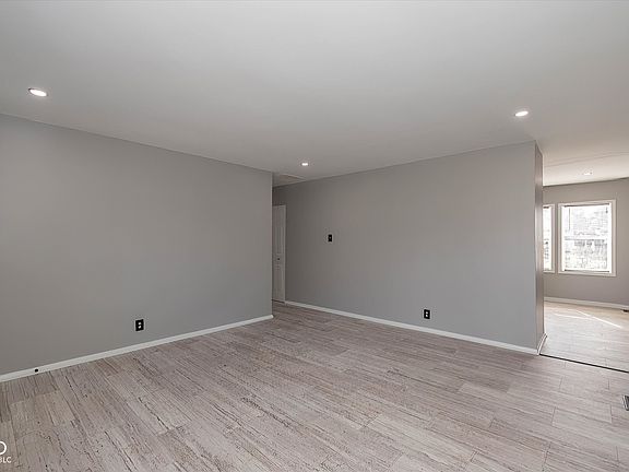 3rd image of 8115 Barry Rd