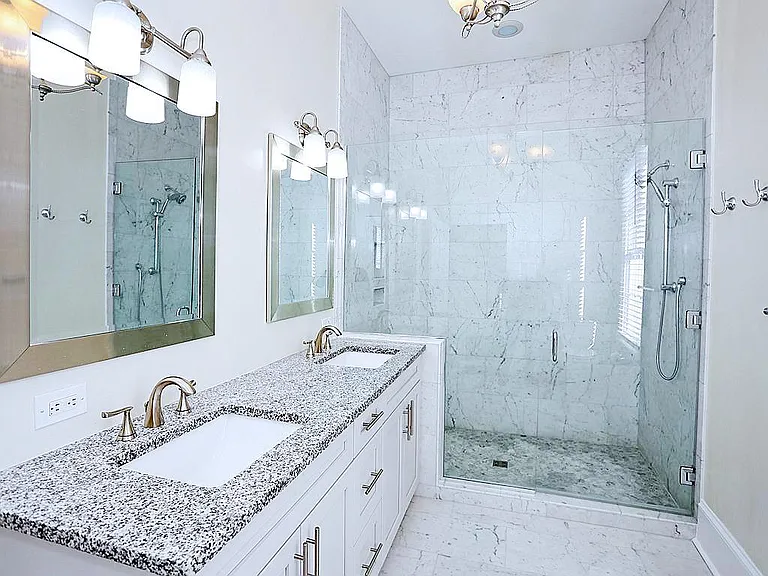 415 E Gordon St — Photo 30