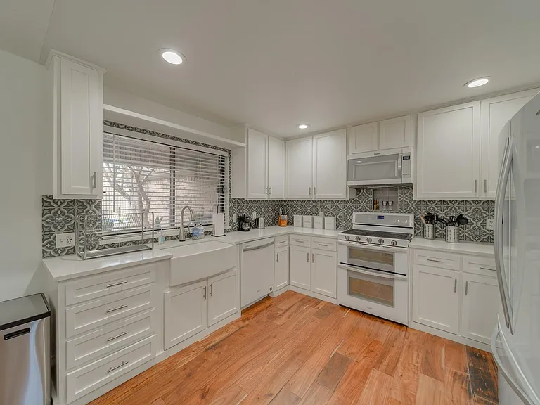 1507 Broadmoor Dr — Photo 12