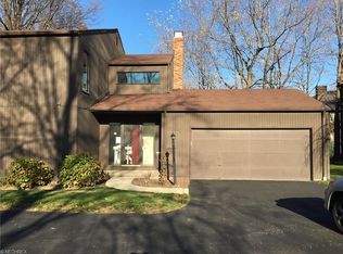 4 Oakshore Dr, Bratenahl, OH