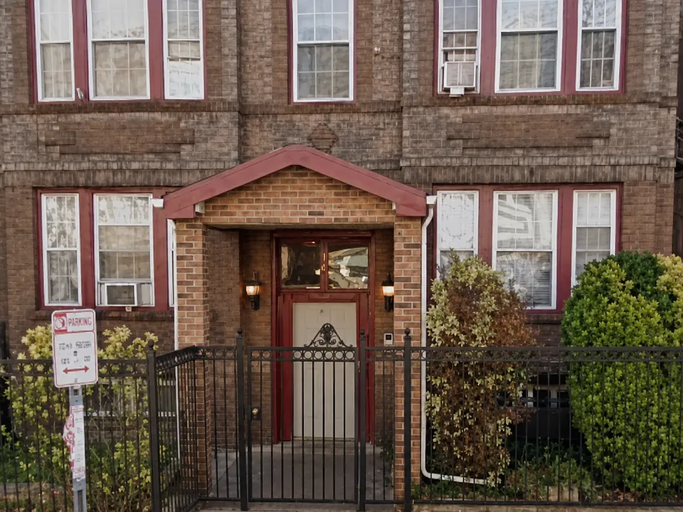 14 Rutgers Ave #3B