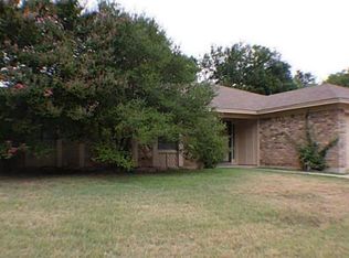 1016 Edgewood Trl, Benbrook, TX 76126