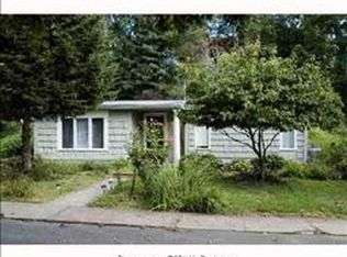 4 Long Point Rd, Branford, CT 06405